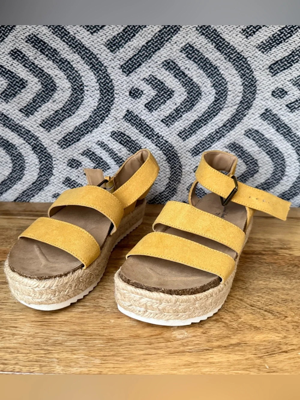 Platform Sandals / 7